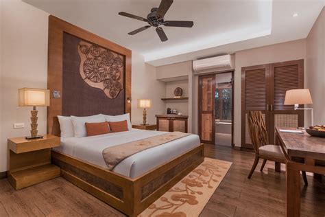 crimson cebu room rates.